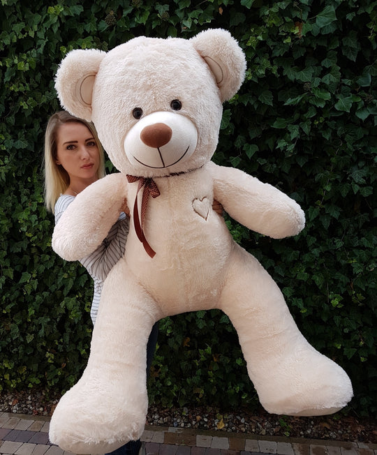 Ours en peluche géant