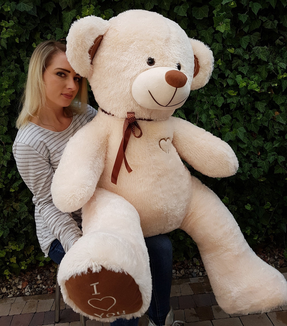 Ours en peluche géant