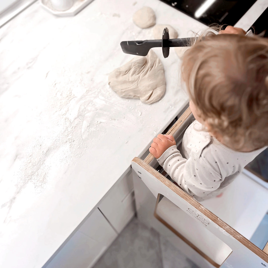 Kitchen Helper Scandi