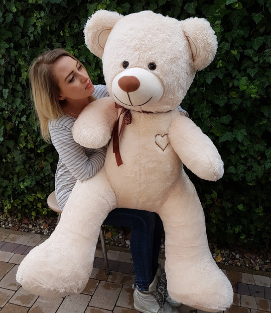 Ours en peluche géant